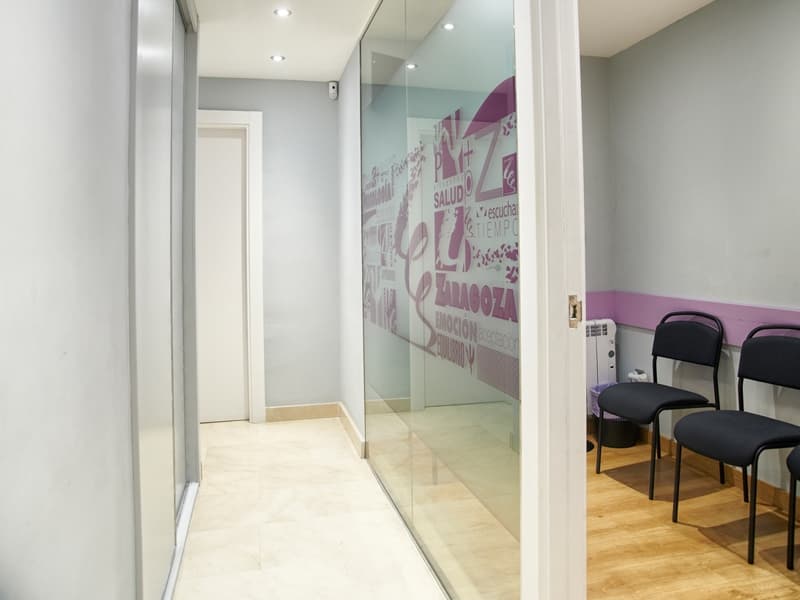 Pasillo de la consulta de Psicología Zaragoza